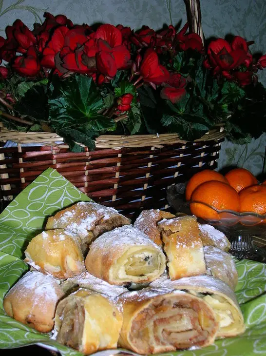 Штрудель с яблоками + штрудель с творогом: шаг 9
