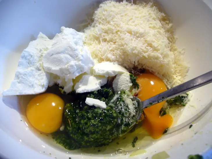 Malfatti (сырно-шпинатные ньокки-неряхи) со сливочным  маслом и шалфеем: шаг 2