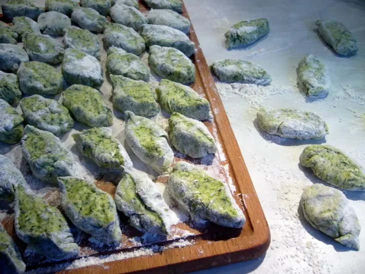 Malfatti (сырно-шпинатные ньокки-неряхи) со сливочным  маслом и шалфеем: шаг 5