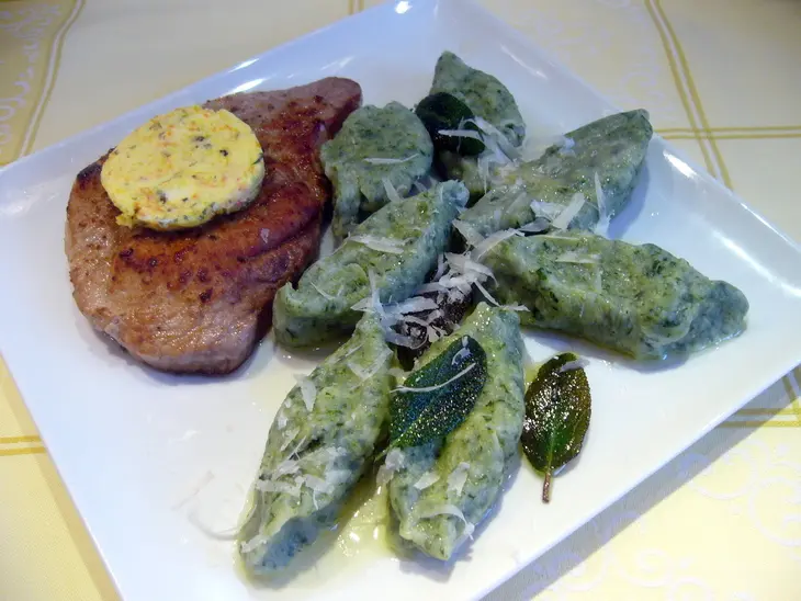 Malfatti (сырно-шпинатные ньокки-неряхи) со сливочным  маслом и шалфеем: шаг 6