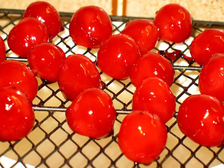 Шоколадно-вишнёвые petit fours (пти фур): шаг 3
