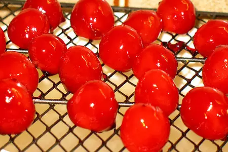 Шоколадно-вишнёвые petit fours (пти фур): шаг 3