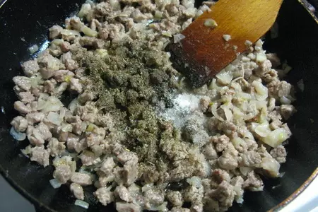 Постное заварное тесто на вареники и пельмени + мясные розочки с грибным соусом: шаг 2