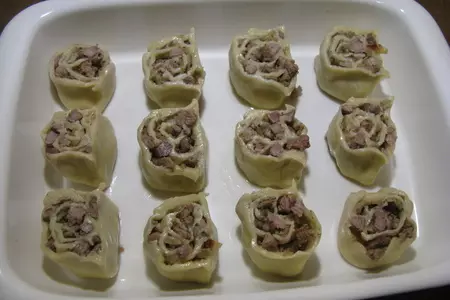 Постное заварное тесто на вареники и пельмени + мясные розочки с грибным соусом: шаг 4