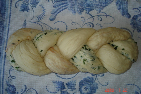 Хлебная плетенка с зеленью и красным перцем(вариант): шаг 4