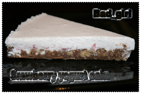 Сливочно-йогуртовый клубничный торт (без выпечки): шаг 1