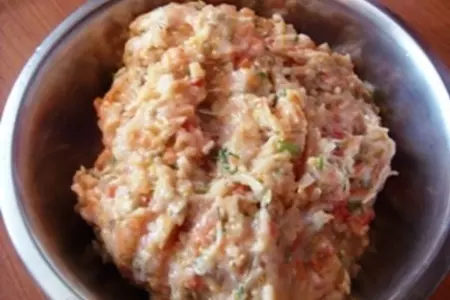 Голубчики из китайской капусты+куриные котлетки на картофельных подушечках (фарш экспериментальный): шаг 1