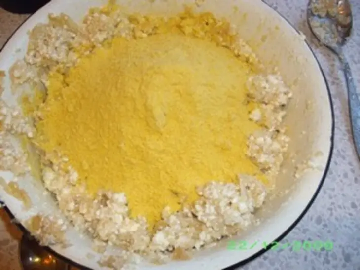 Кексы из кукурузной муки с изюмом: шаг 3