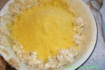 Кексы из кукурузной муки с изюмом: шаг 3