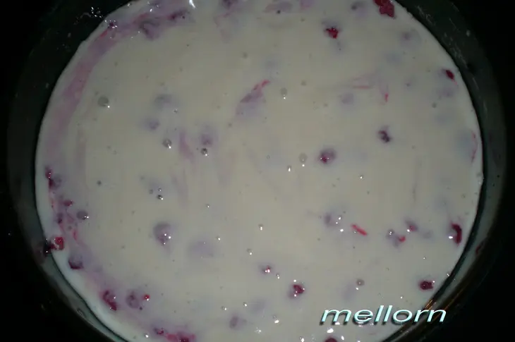 Быстрый пирог с ягодами: шаг 3