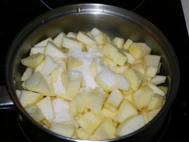 Геркулесовый пирог с яблоками и черносливом.: шаг 1
