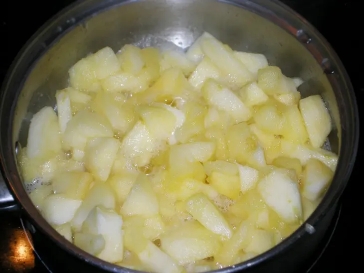 Геркулесовый пирог с яблоками и черносливом.: шаг 2