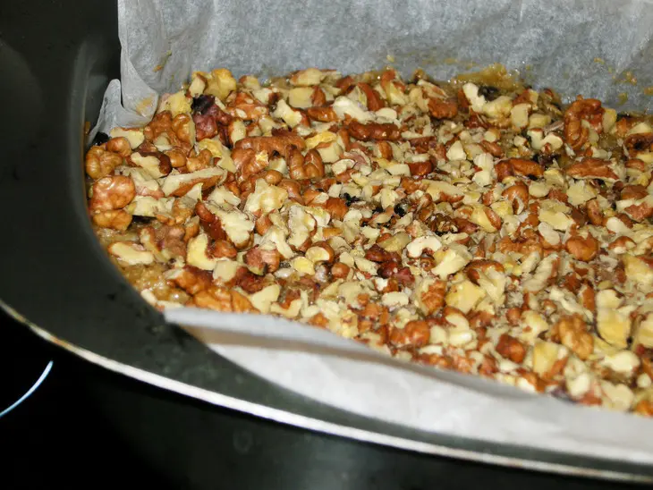 Геркулесовый пирог с яблоками и черносливом.: шаг 4