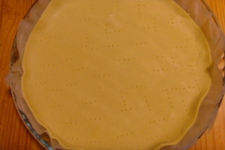 Киш (открытый пирог) из лука-порея, курочки и омлета: шаг 1