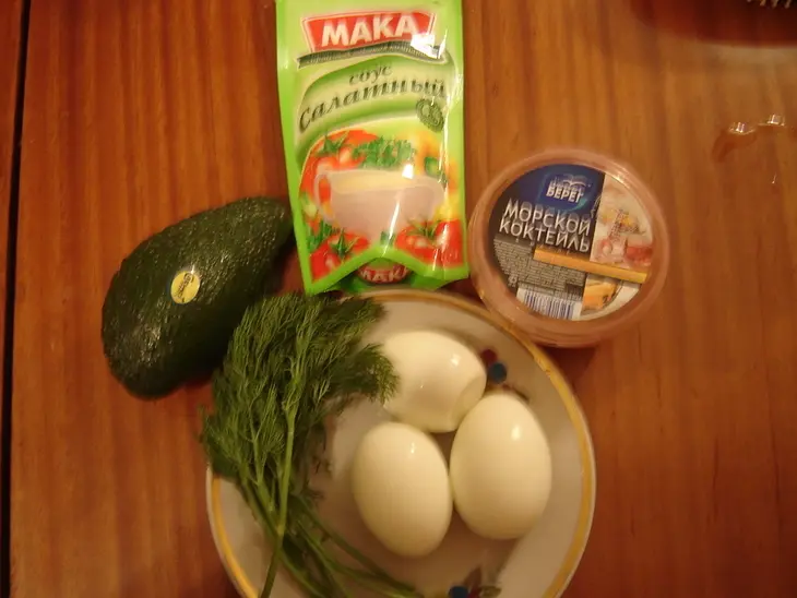 Салатик с морепродуктами на скорую руку: шаг 1