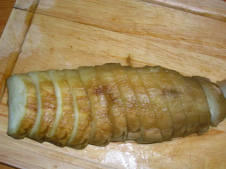 Салат из печеных баклажанов с грецкими орехами и травами по-гречески: шаг 3