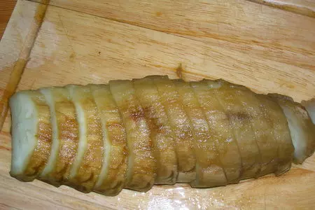 Салат из печеных баклажанов с грецкими орехами и травами по-гречески: шаг 3