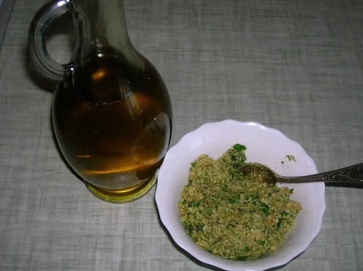 Салат из печеных баклажанов с грецкими орехами и травами по-гречески: шаг 5