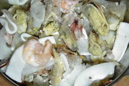 "морской коктейль" с рисовой вермишелью: шаг 1
