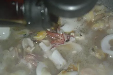 "морской коктейль" с рисовой вермишелью: шаг 3