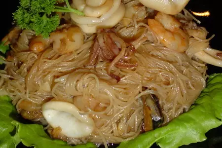 "морской коктейль" с рисовой вермишелью: шаг 6