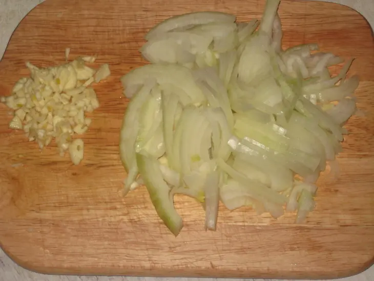 Курица,тушеная с маслинами и овощами и с добавлением гнезд.: шаг 2
