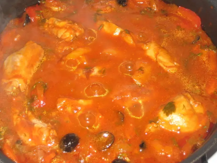 Курица,тушеная с маслинами и овощами и с добавлением гнезд.: шаг 6