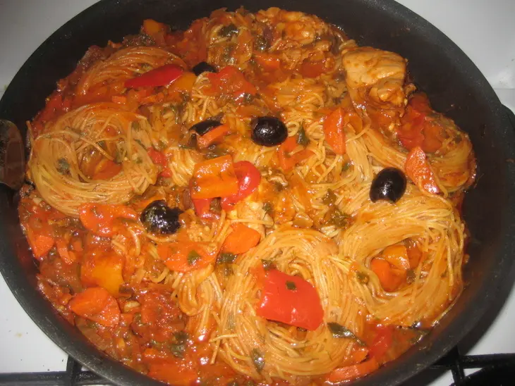 Курица,тушеная с маслинами и овощами и с добавлением гнезд.: шаг 8