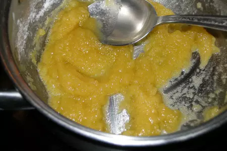 Мясная запеканка с фасолью под сырным соусом.: шаг 3