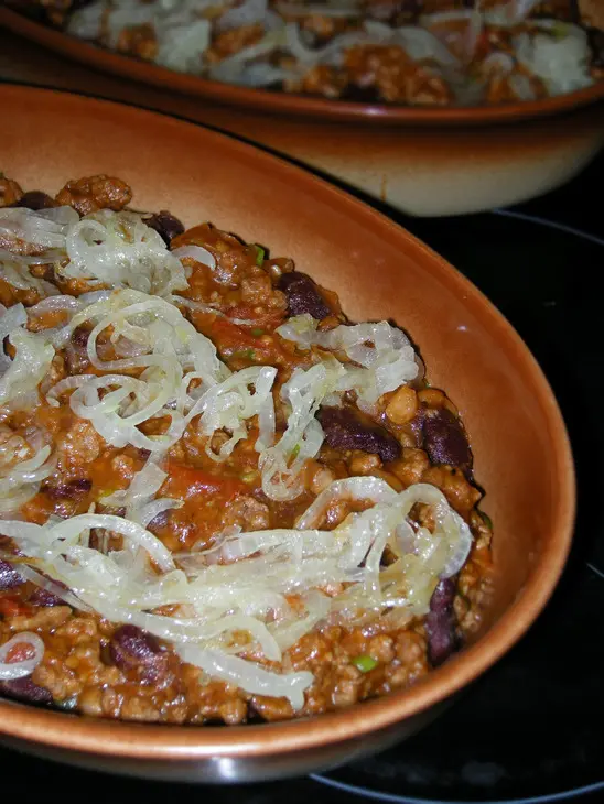 Мясная запеканка с фасолью под сырным соусом.: шаг 6