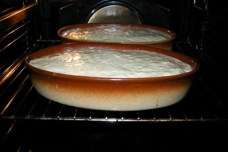 Мясная запеканка с фасолью под сырным соусом.: шаг 7