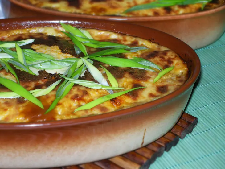 Мясная запеканка с фасолью под сырным соусом.: шаг 8
