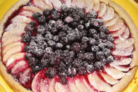 Песочный пирог с яблоками и чёрной смородиной: шаг 5