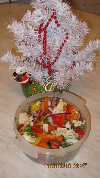 Салат овощной по-китайски с копченой курочкой: шаг 2