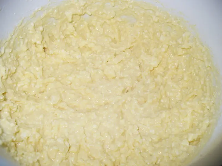 Сырники с начинкой: шаг 1