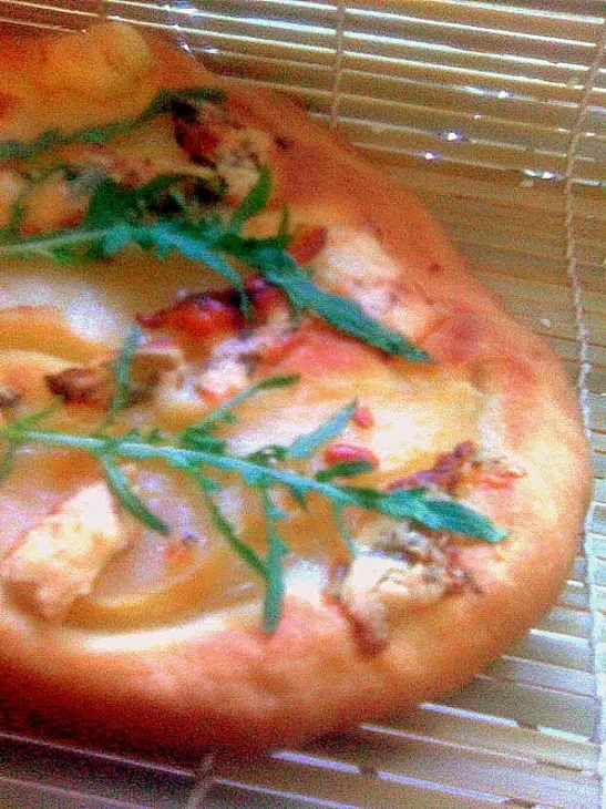 Лепешка с грушей, сыром dorblu и рукколой.: шаг 6