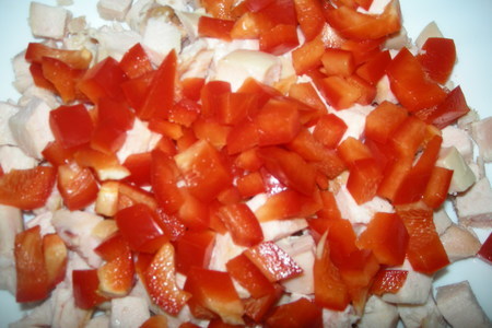 Салат с копченым куриным филе и вялеными помидорами: шаг 3