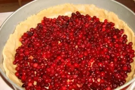 Пряный брусничный пирог: шаг 4