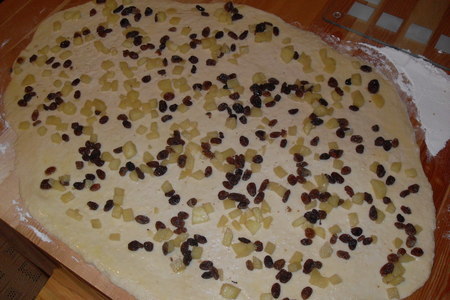 Булочки с изюмом и яблоком  "улитки" (rosinen -apfelschnecken): шаг 4