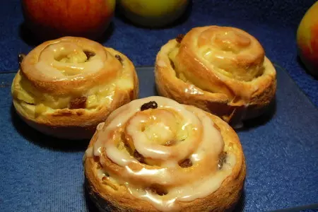 Булочки с изюмом и яблоком  "улитки" (rosinen -apfelschnecken): шаг 7