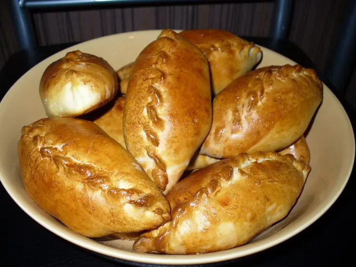Пирожки печеные с капустой и картошкой: шаг 6