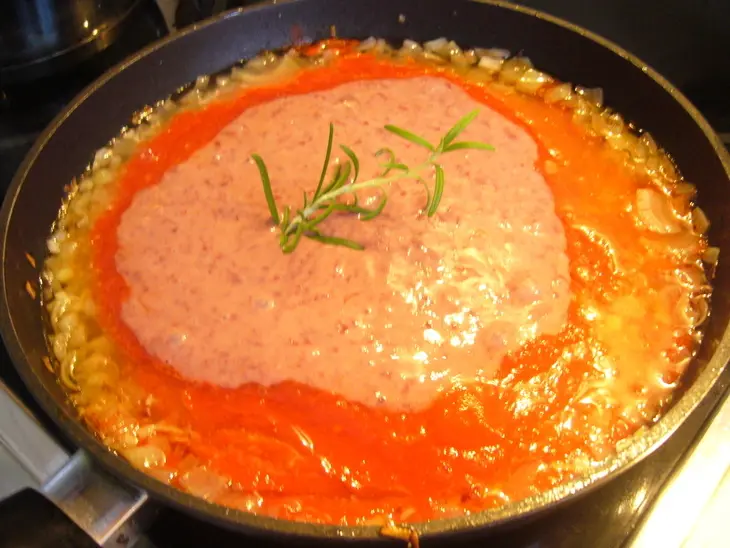 Вегeтарианские голубцы из савойской капусты с грибами и кус-кусом под фасолевым соусом: шаг 7