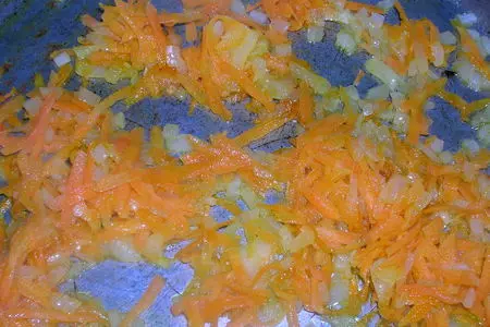 Густой чечевичный суп с копчеными свиными ребрышками: шаг 3