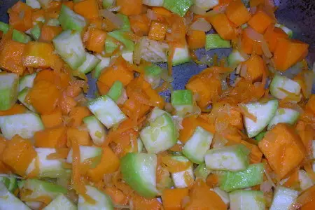 Густой чечевичный суп с копчеными свиными ребрышками: шаг 4