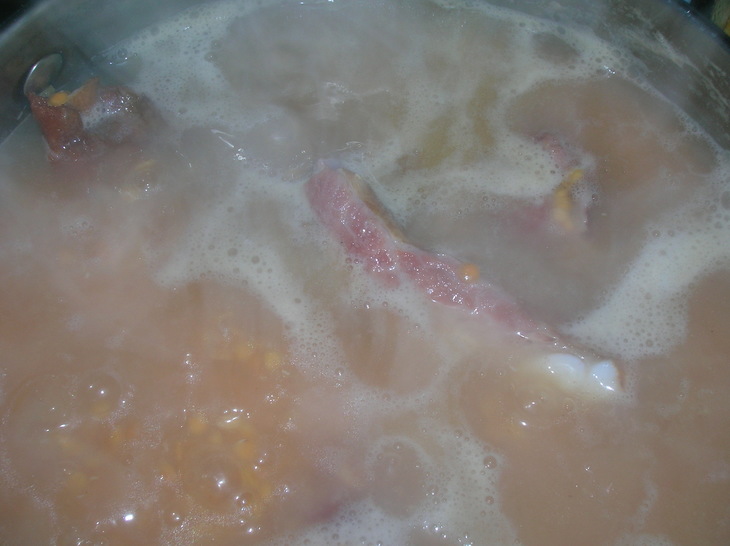 Густой чечевичный суп с копчеными свиными ребрышками: шаг 6