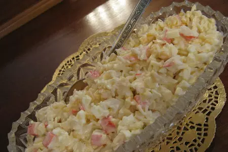 Салат "сливочный" из крабовых палочек: шаг 6