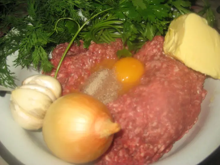 Армянские  колбаски "сигареты" с травами и овощами: шаг 1