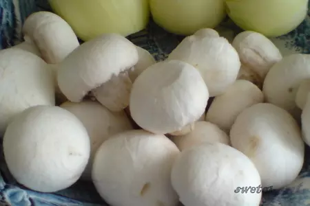 Мясо с грибами под картофельной "шапкой": шаг 2