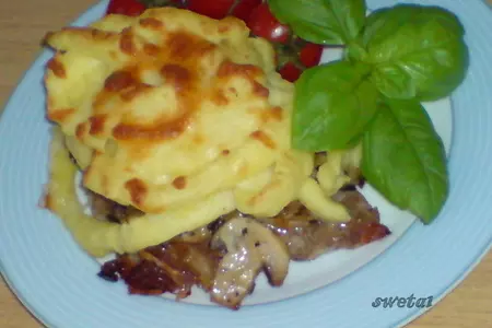 Мясо с грибами под картофельной "шапкой": шаг 9