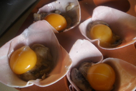 Яйца в ветчинных корзиночках: шаг 3